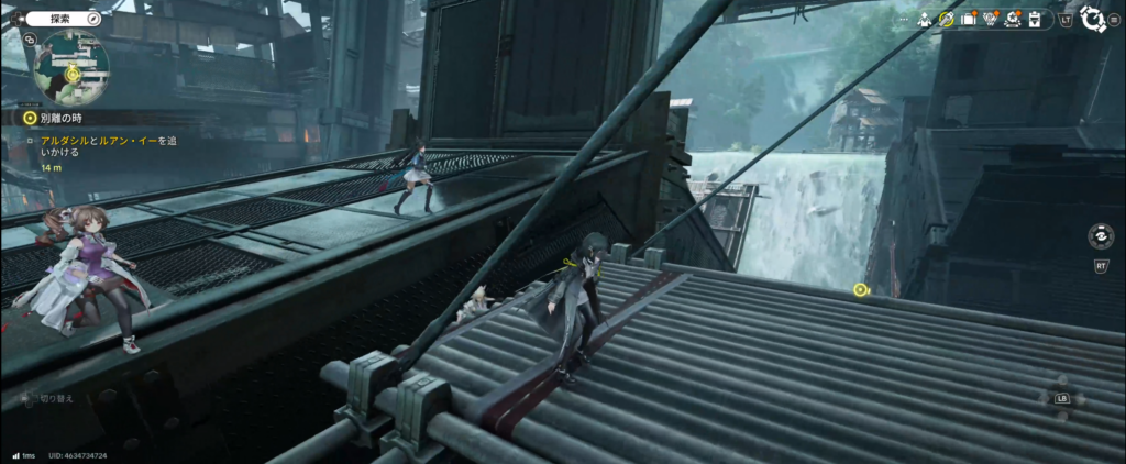 アークナイツエンドフィールドのゲーム画像。清波砦の水車ギミック地帯。プレイヤーキャラが水車の上を渡っており、周囲には落下しやすい隙間が点在する。背景には滝と工業施設が広がり、地形の危険性と構造が分かりやすいシーン。